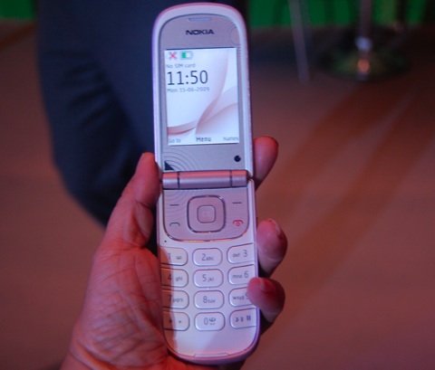 http://techiegadgets.com/wp-content/uploads/2009/06/nokia-3710.jpg