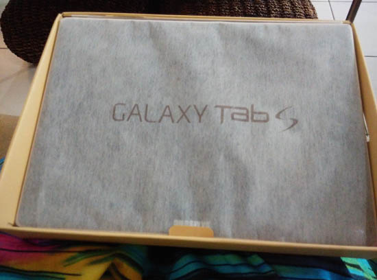 unboxing the galaxy tab s